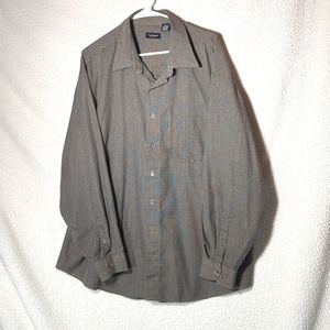 Mens XXL Van Heusen button down shirt.